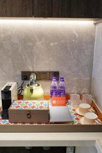 Yuexiu Hotel Guangzhou,Curio Collection by Hilton-Free shuttle between hotel and Exhibition Center during Canton Fair & Exhibitor Registration Counter