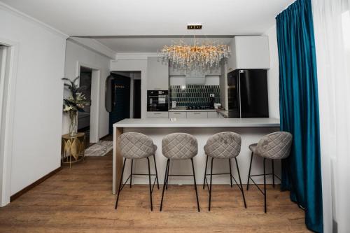 廚房, Best House in 博托沙尼