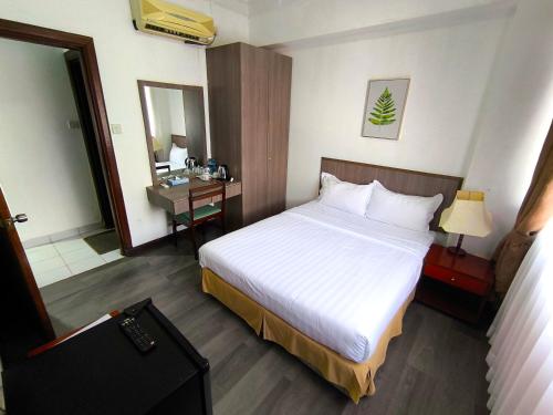 Superior Double or Twin Room image 4