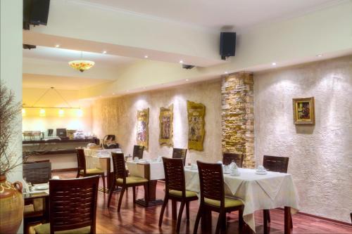 Nicola Hotel - image 12