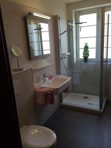 One-Bedroom Apartment (2 - 3 Adults) image 3