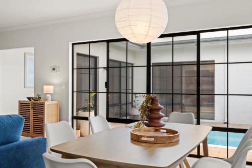 Caladenia Villa Urban Retreat – khách sạn tại Canning Vale