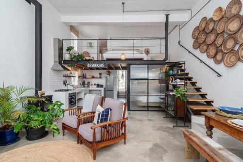 The Old Shop loft apt in the heart of Kalk Bay