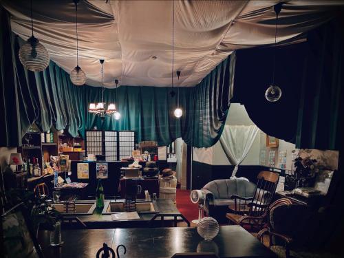 로비, 酒と宿と不動産-yado- in 쿠리하마