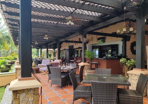 Restaurant, Marenaz Oceanfront Resort in Esterillos Este