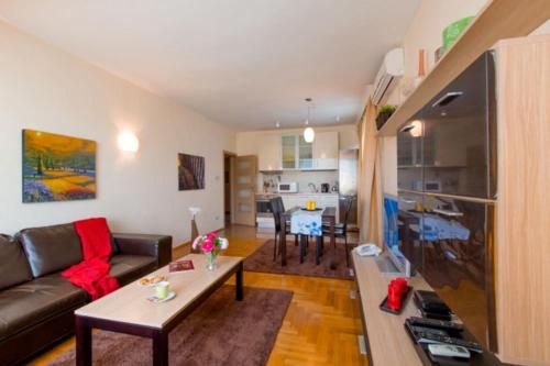 Alba apartment - Prime Location - Tap to explore photos