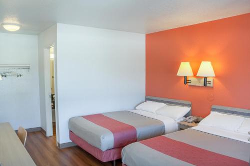 2 double beds