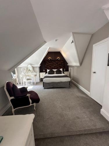 Luxury Suite room in Langtry Manor Hotel