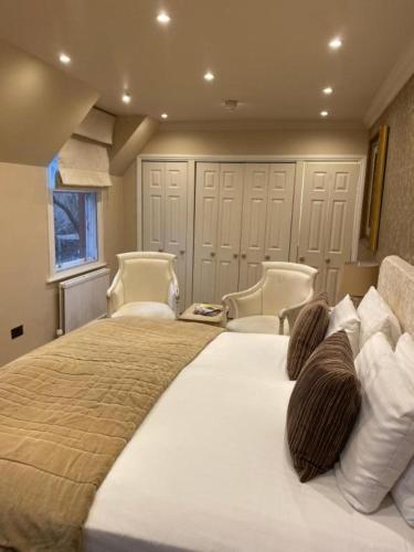 Langtry Manor Hotel - image 14