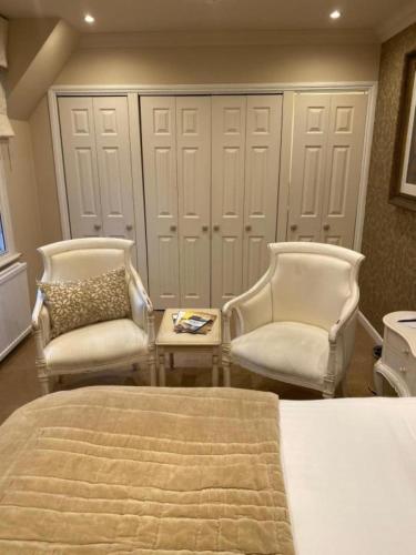 Master Double Room image 5