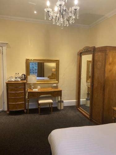 Master Double Room image 6