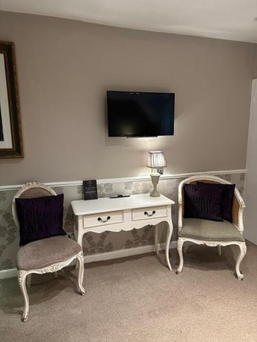 Standard Double Room image 10