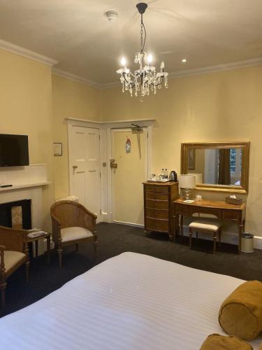 Master Double Room image 7