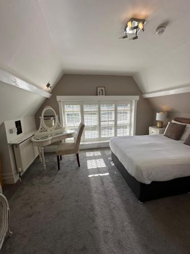 Standard Double Room image 8