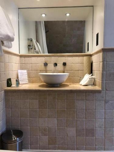 Luxury Suite image 7
