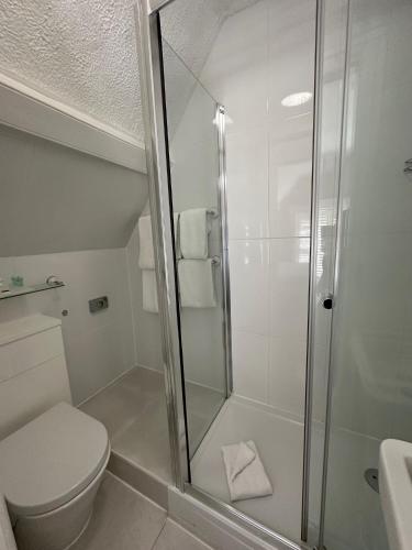Standard Double Room image 5
