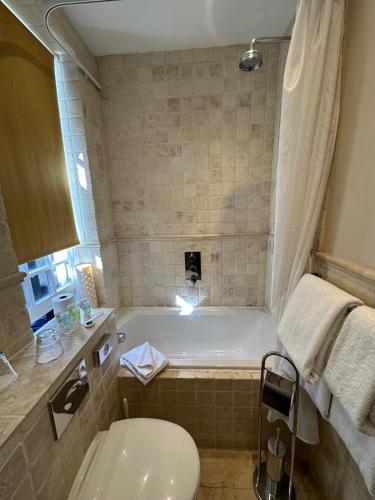 Standard Double Room image 2