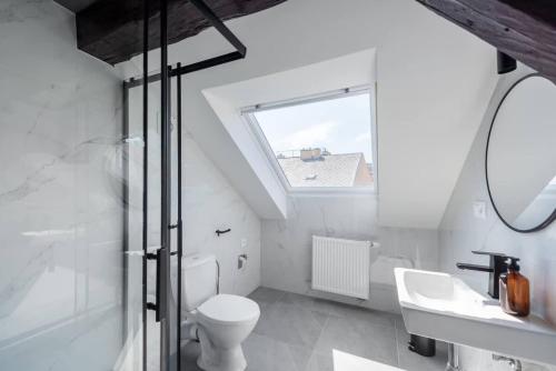 Wonderful Romantic Old Town Apt - image 9