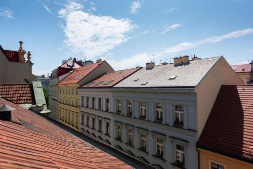 Under the Beams - Designer Prague Old Town Loft - image 5