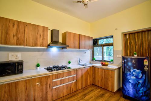 Kitchen, Luxury 2BHK Apartment Near Candolim in Marra