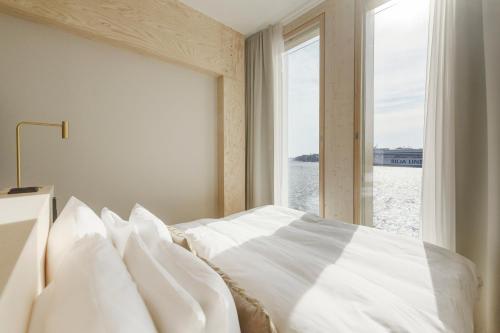 Solo Sokos Hotel Pier 4 Room Type - Deluxe Double Room with Sea View Solo Sokos Hotel Pier 4 Room Type - Deluxe Double Room with Sea View