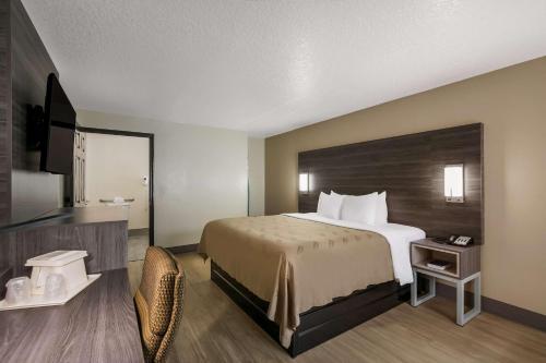 Quality Inn Commerce - image 10