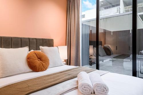 Exquisite 1BR apt next to Albert Park and MSAC #OR01