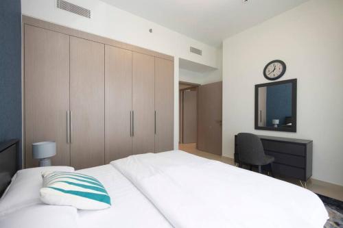 Elegant 2-BR Ritzy Retreat Steps from Burj Khalifa, Dubái (foto 8)