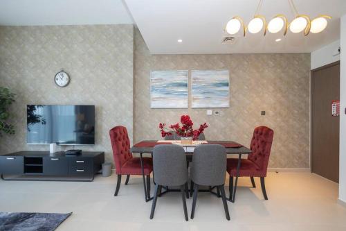 Elegant 2-BR Ritzy Retreat Steps from Burj Khalifa, Dubái (foto 9)