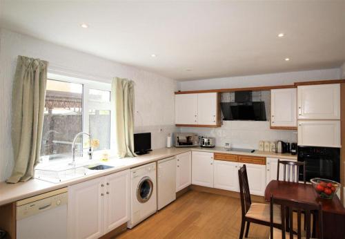 virtuve, Whitley Bay House Sleeps 6 with Garden in Seaton Delaval
