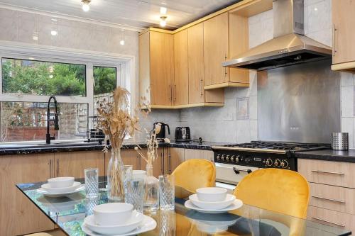 Enquiries at The Panel by Harlington 8 Bed, London (photo 6)