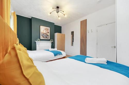 Enquiries at The Panel by Harlington 8 Bed, London (photo 9)