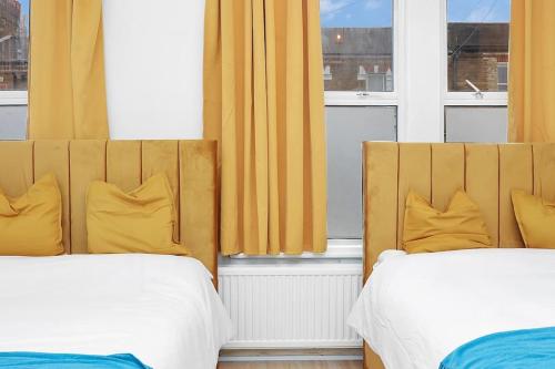 Enquires at The Panel by Harlington 8 Bed Enquires at The Panel by Harlington 8 Bed