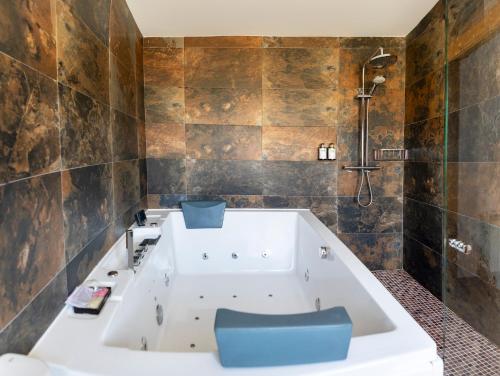 Apartamentos rurales Posada de Monfragüe con jacuzzi 4