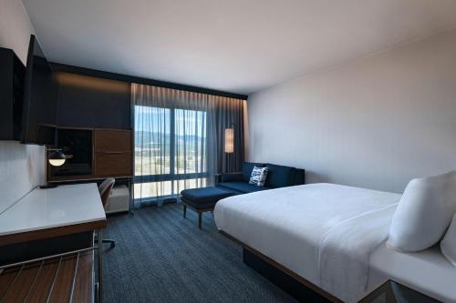 King Room with Sofa Bed and Mountain View room in Courtyard by Marriott Colorado Springs North Air Force Academy