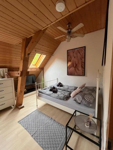 2 bedrooms, 3 beds