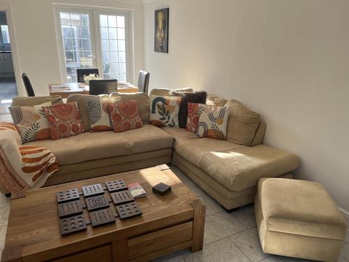 City Reach Retreat Spacious 4Bed House Startford Maryland Great Transport Links, Londyn