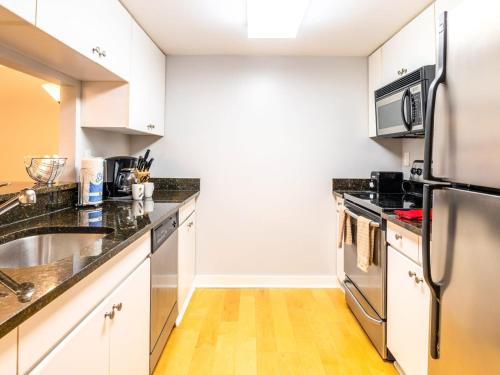 Centrally Located Apt Downtown - BIL-808 in Stamford, USA