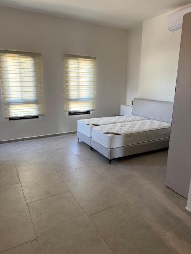 דירת גג קסומה בשוק מחנה יהודה, Jeruzalém (fotografie 10)