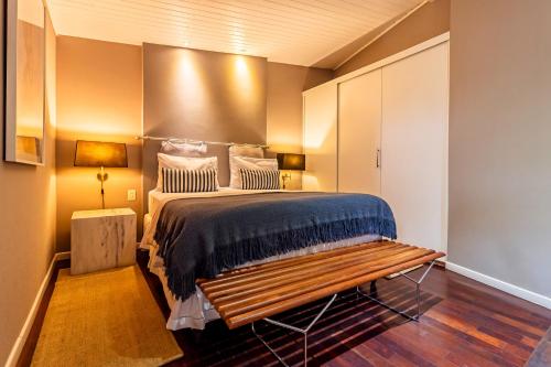 Deluxe Double Room with Balcony image 7