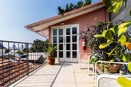 Deluxe Double Room with Balcony image 10