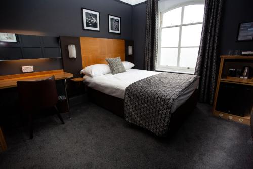 1 queen bed