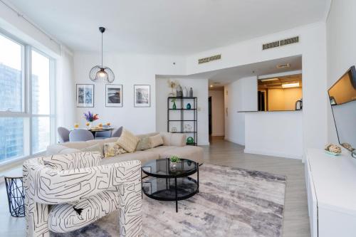 Stunning Interior in an deal Location - image 11