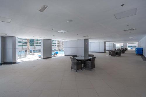 Stunning Interior in an deal Location - image 4