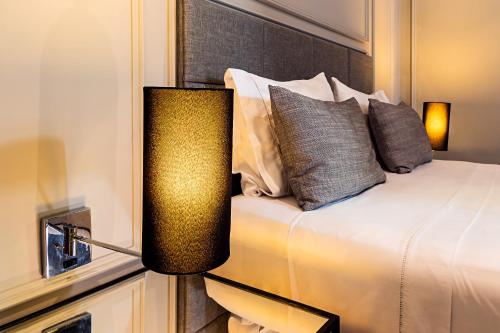 Deluxe Double Room image 6