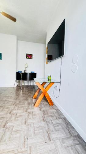 Apt 202 Near Cruise Port, 5 Min to Downtown, 4 Min to Trains, 14Min to Airp in Miami, USA