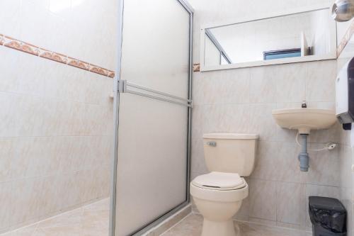 Twin Room image 10