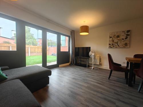 Cosy Holiday Home in Birmingham City Center 4 Bedrooms House by HF Group gîte à louer The Spires Birmingham