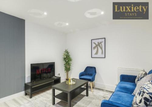 Modern & Elegant 1BR City Centre - Near High St & Southend Beach by Luxiety Stays