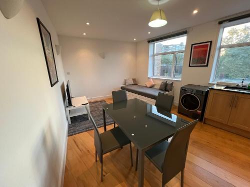 Nice 2bed Flat 10min to Oxford Circus 3